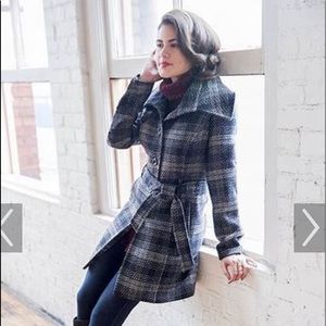 Valerie Stevens Plaid button with tie jacket.